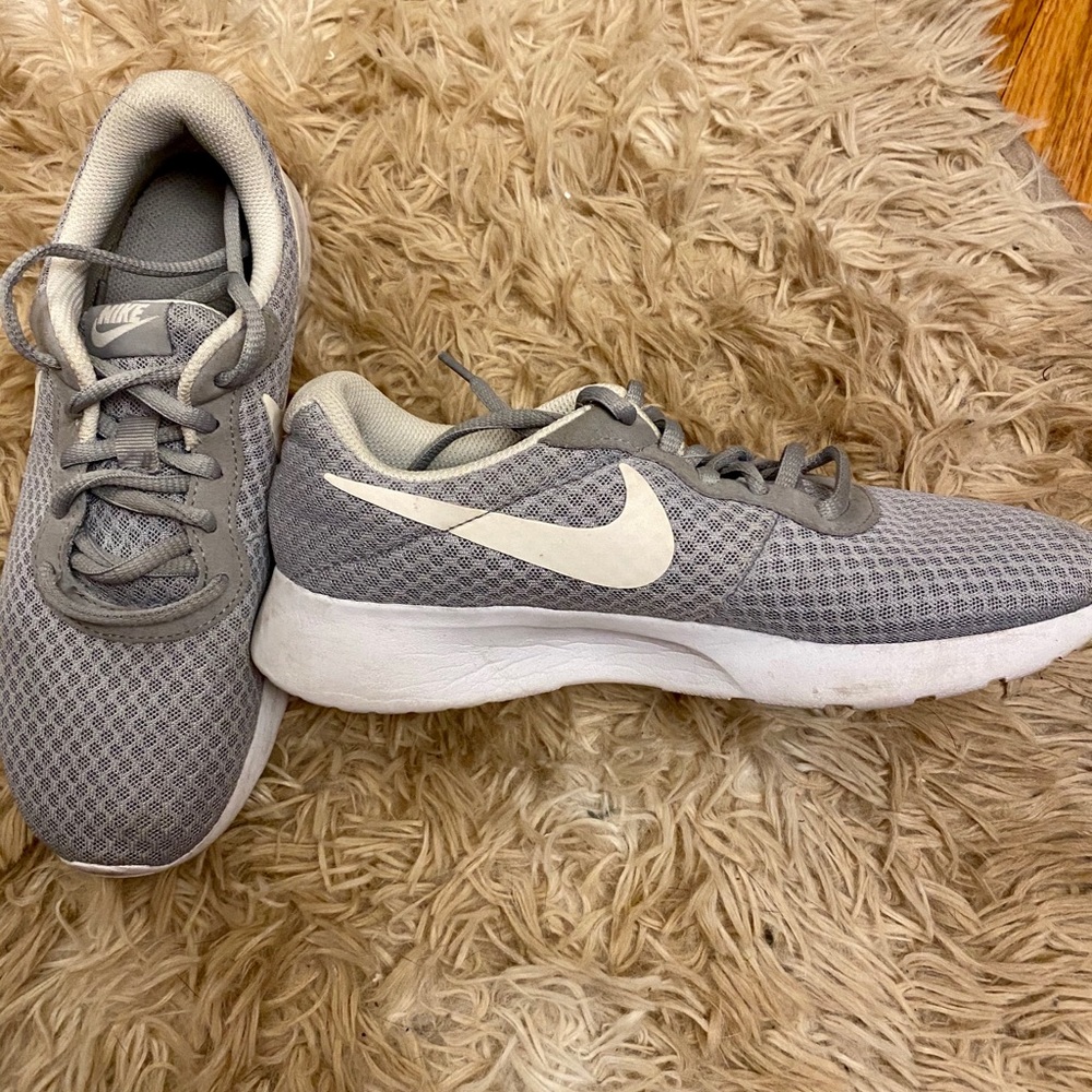Nike Roshe Sneakers